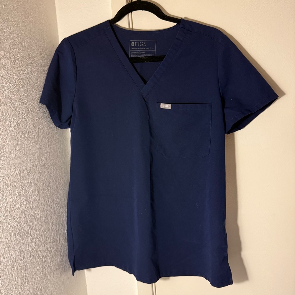 Figs Women’s Scrubs Set